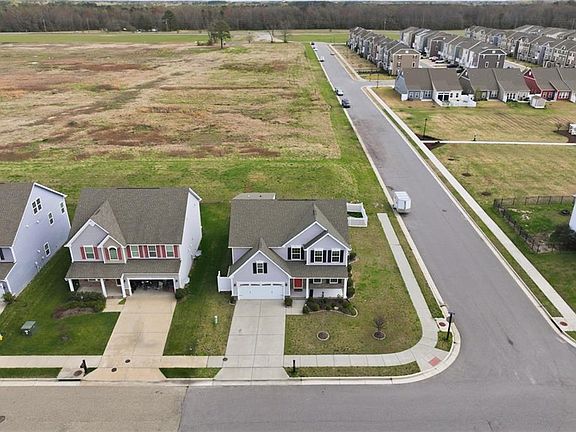 3rd image of 447 Spring Hill Pl