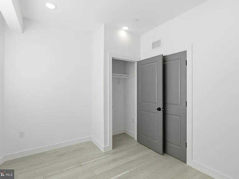 1025 W Orleans St — Photo 17