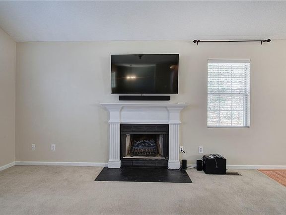 5th image of 299 Browning Cir