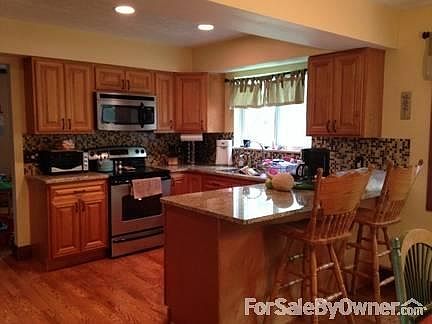 3rd image of 17596 Fairfax Ln