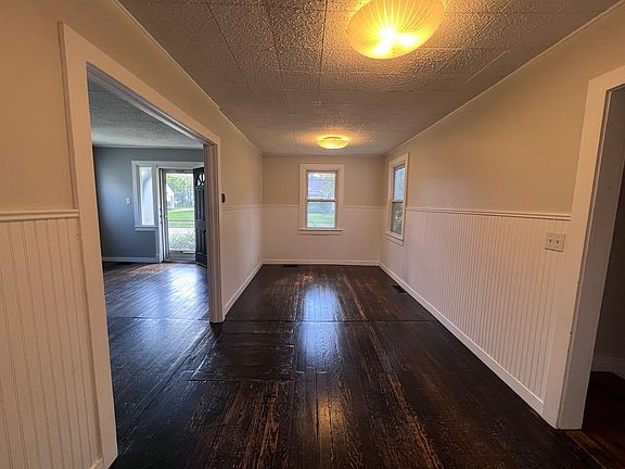 5th image of 2317 Coit Ave NE