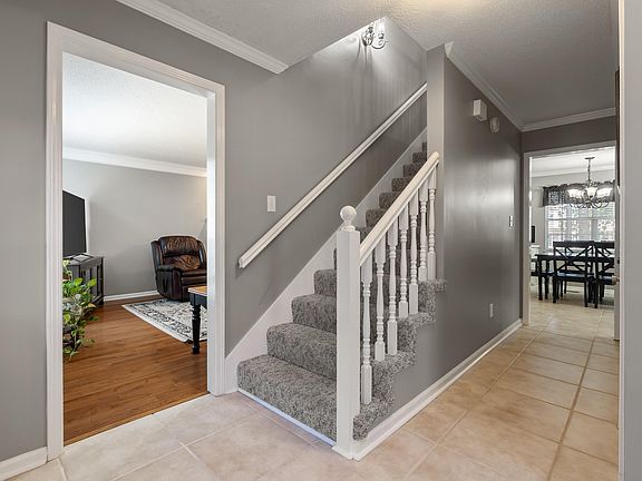 5th image of 142 Cambridge Ln