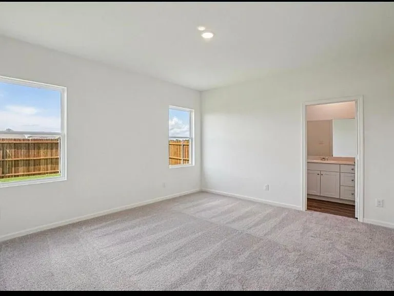 6049 Majestic Creek Trl — Photo 2