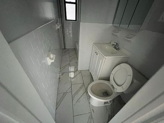 4th image of 42 Vroom St APT 34