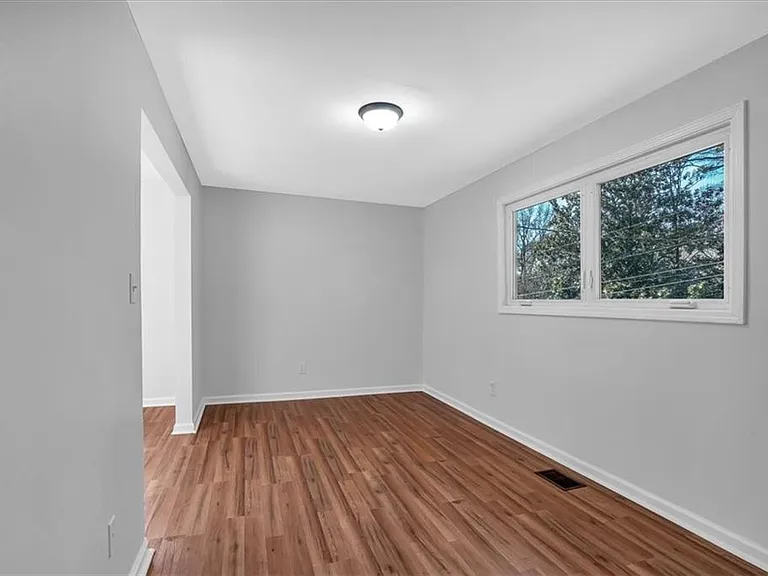 2142 Cloverdale Dr SE — Photo 48