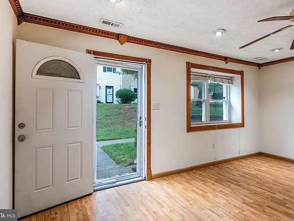 4th image of 6435 Union Ct