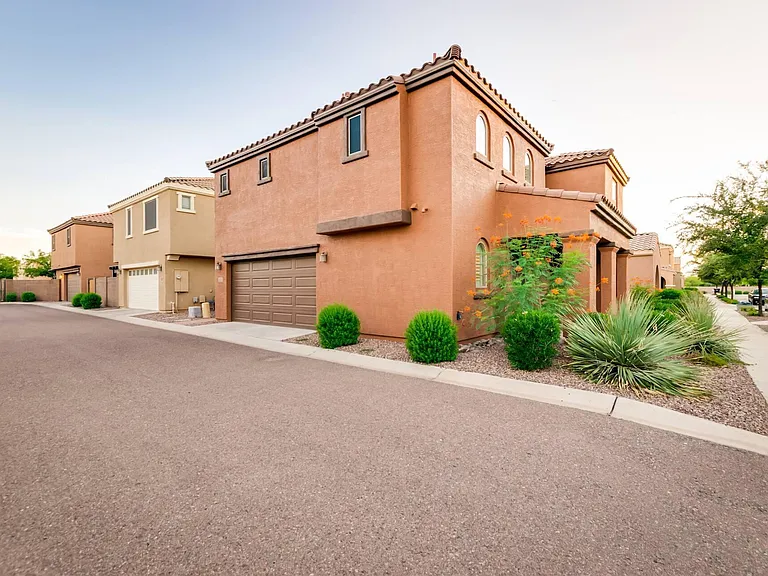 3327 E Loma Vista St — Photo 30