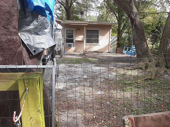 1/2 of back of house