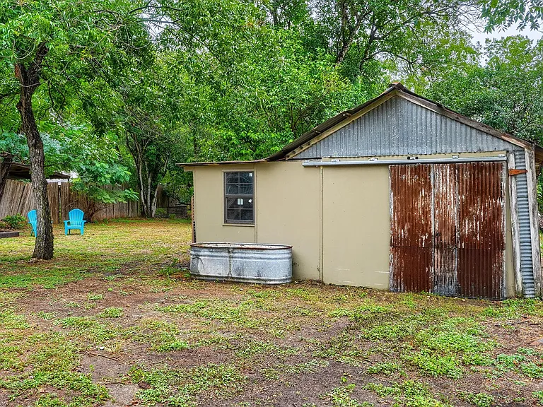 1321 W San Antonio St — Photo 27