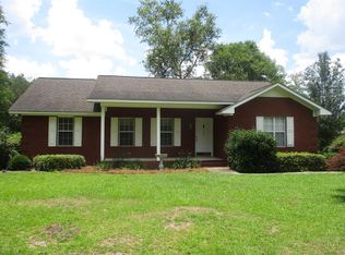 104 Barry Ln, Glennville, GA 30427