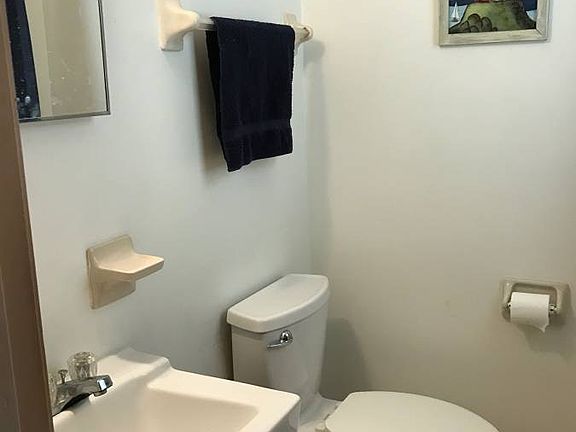 5th image of 904 Bailey Pl