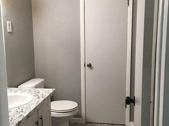 3rd image of 306 White Oaks Dr