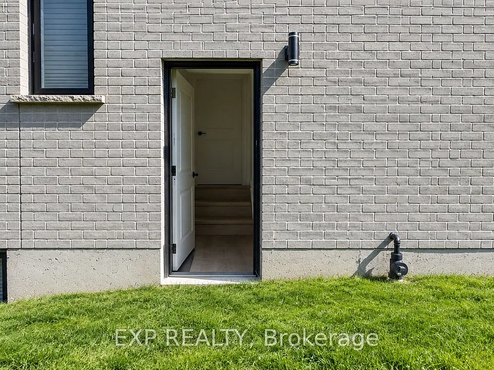 2567 Constance Ave #BASEMENT