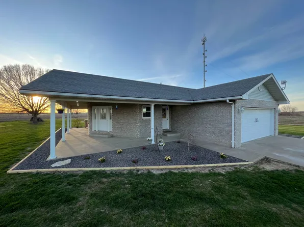 29459 369th St, New Salem, IL 62357