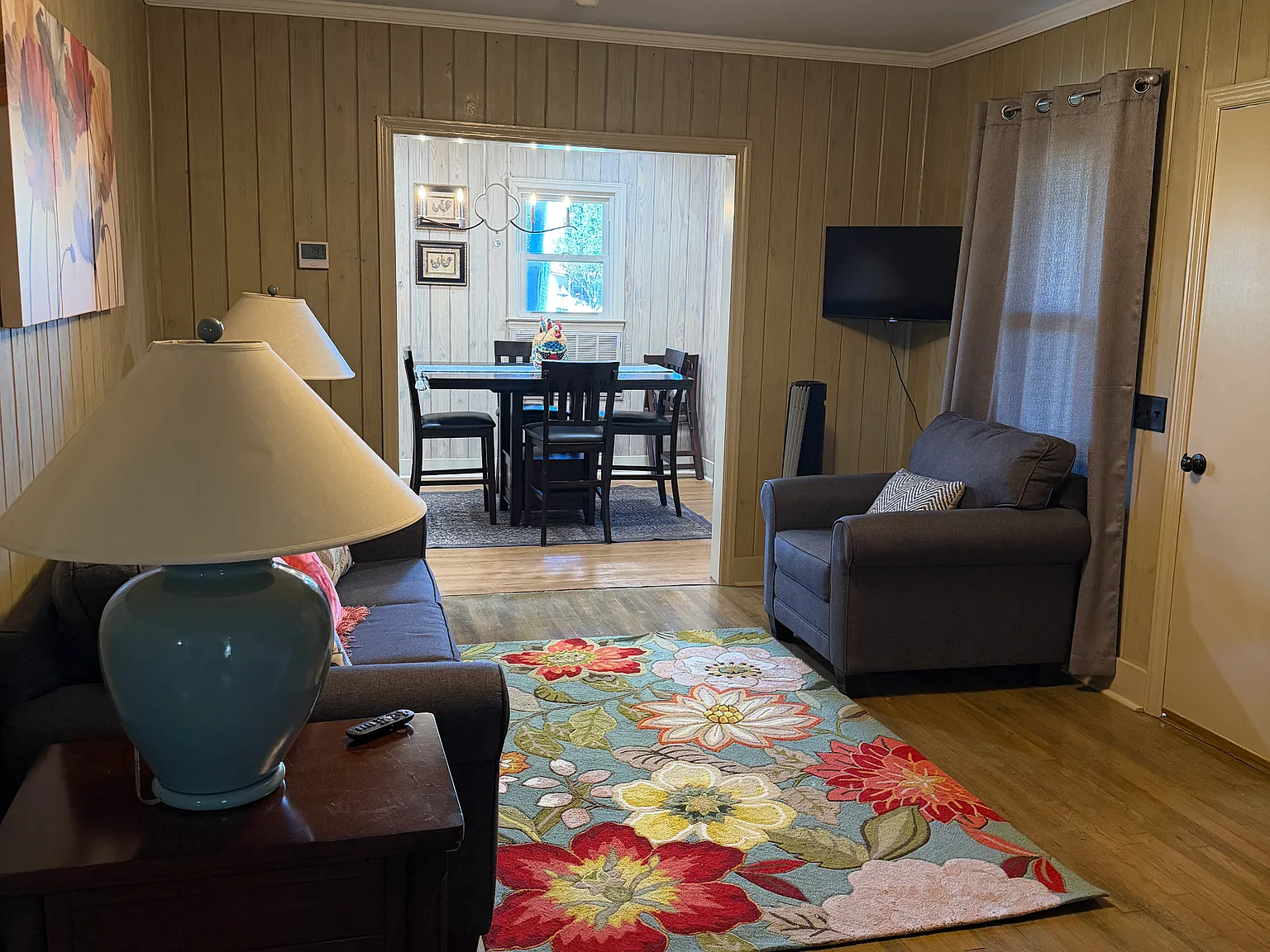 3 bed, 1100 sqft, $2,200 — Photo 2