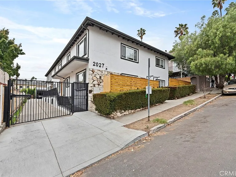 2027 Vista Del Mar St #3 — Photo 1