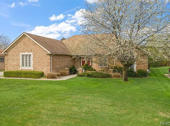 5th image of 46177 Gulliver Dr
