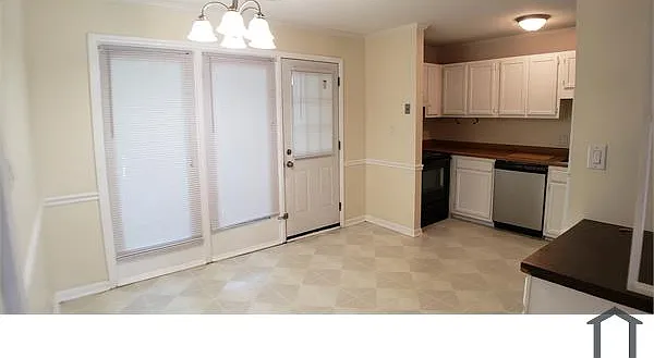 2 bed, 1000 sqft, $1,300 — Photo 2