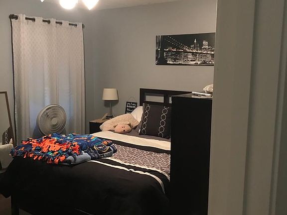 4th image of 108 Meadowlands Dr