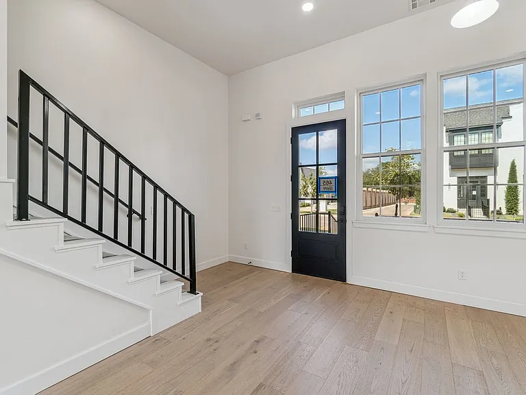 18814 Selah Way — Photo 10