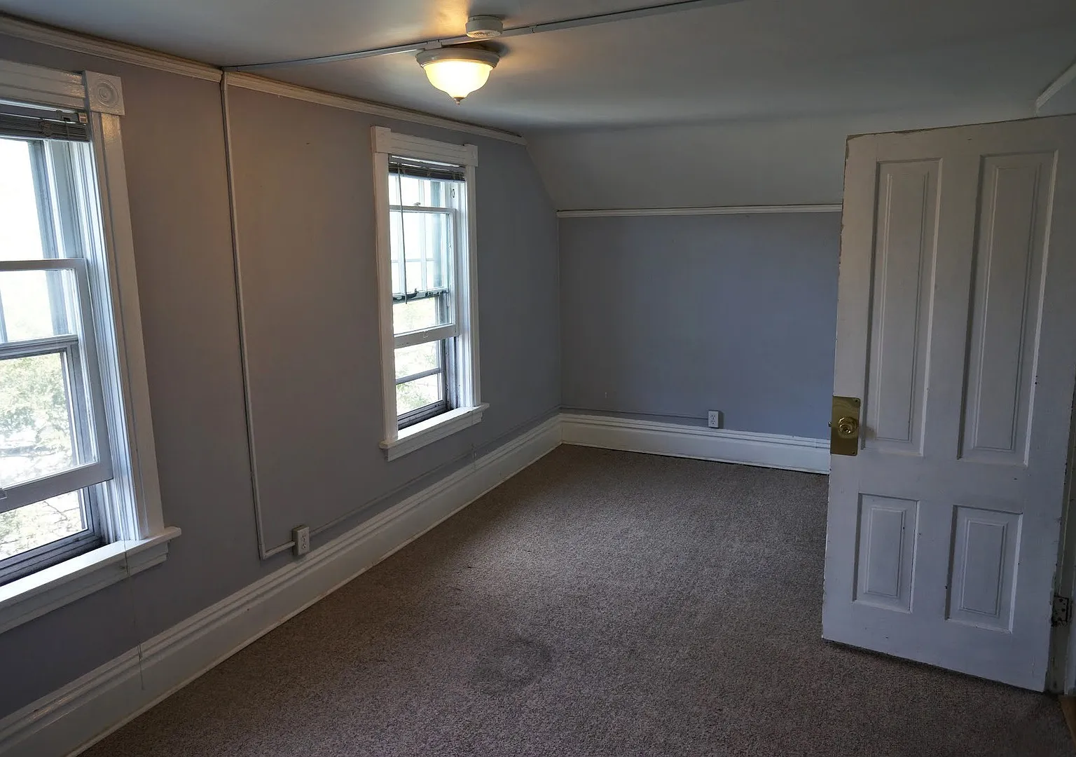 1206 E 3rd Street — Photo 1