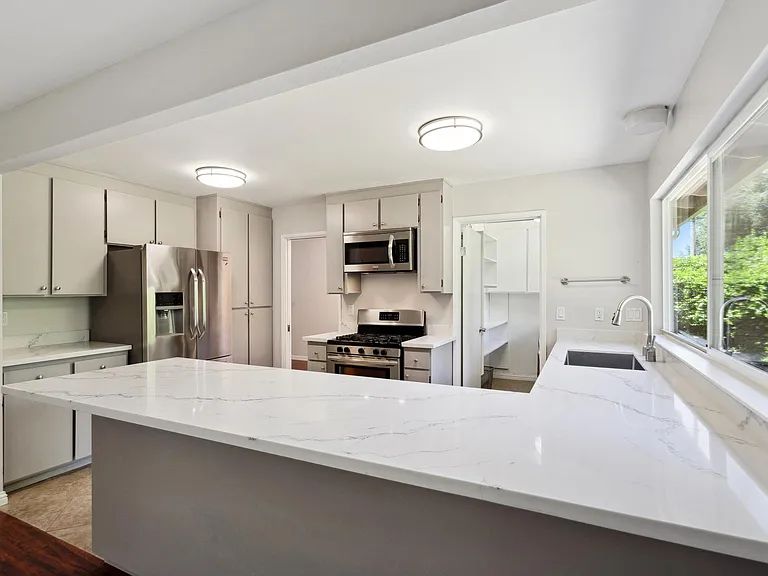 866 Woodland Ct — Photo 18