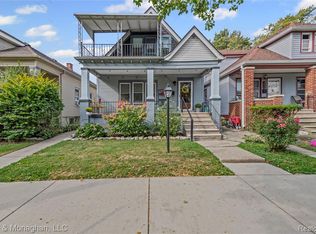 1011 Wayburn St, Grosse Pointe Park, MI 48230