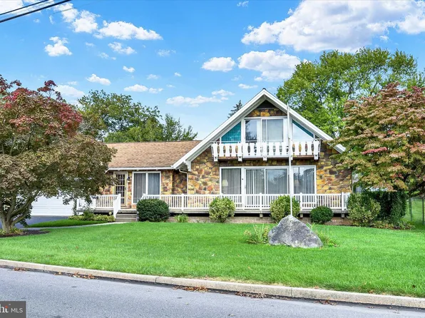 1037 E Maple St, Palmyra, PA 17078
