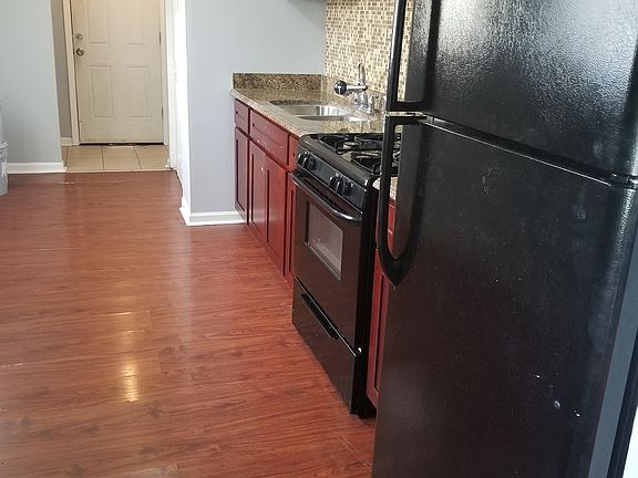 4th image of 16316 Oxford Dr