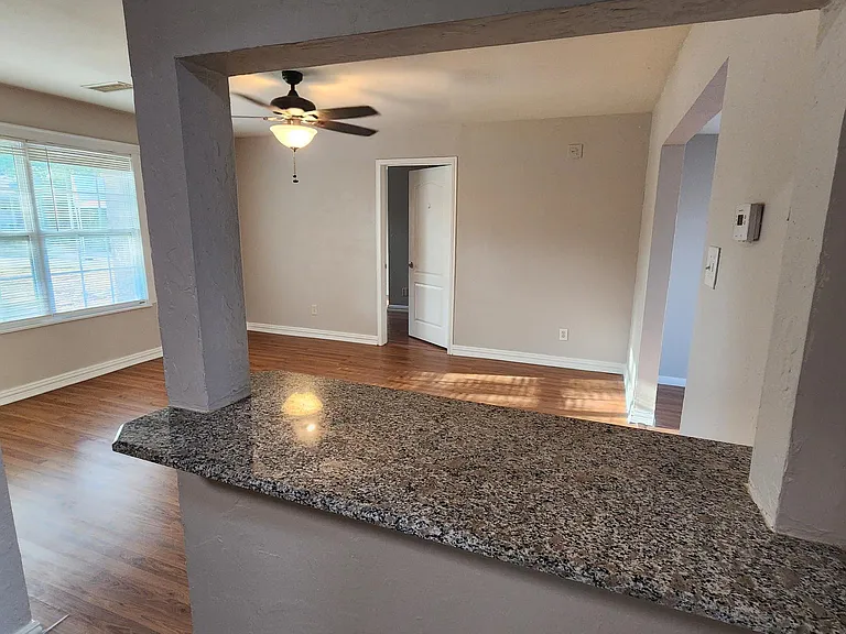 808 Howell Dr — Photo 11