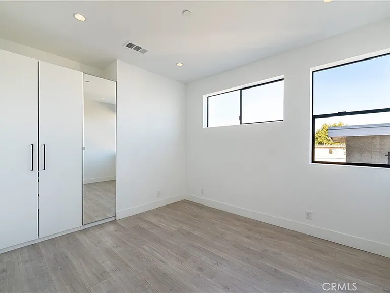 1805 S Longwood Ave — Photo 11