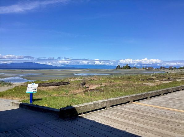 220 Island Hwy W #208, Parksville, BC V9P 2P3