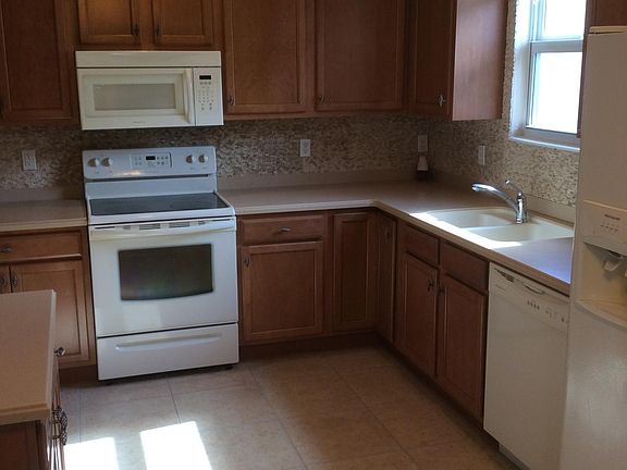3rd image of 1762 Dunvegan Dr