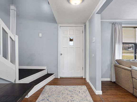 3rd image of 941 Bayview Ave #941