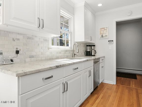 3rd image of 29 Coventry Ln