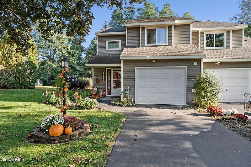 3rd image of 2063 Rosedale Way