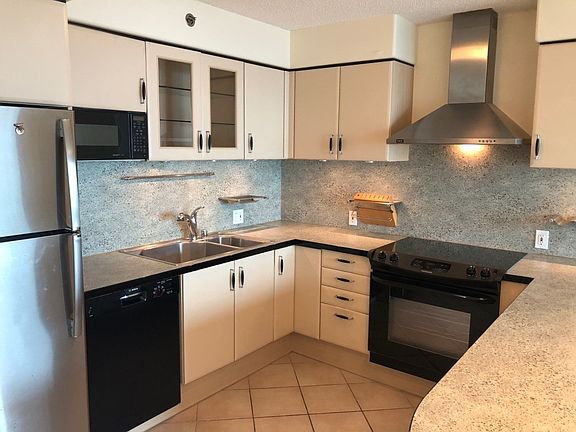 4th image of 801 S King St APT 3802