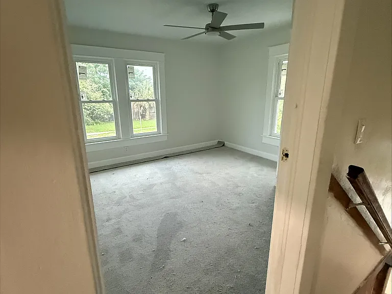 304 Avenue B NE — Photo 4