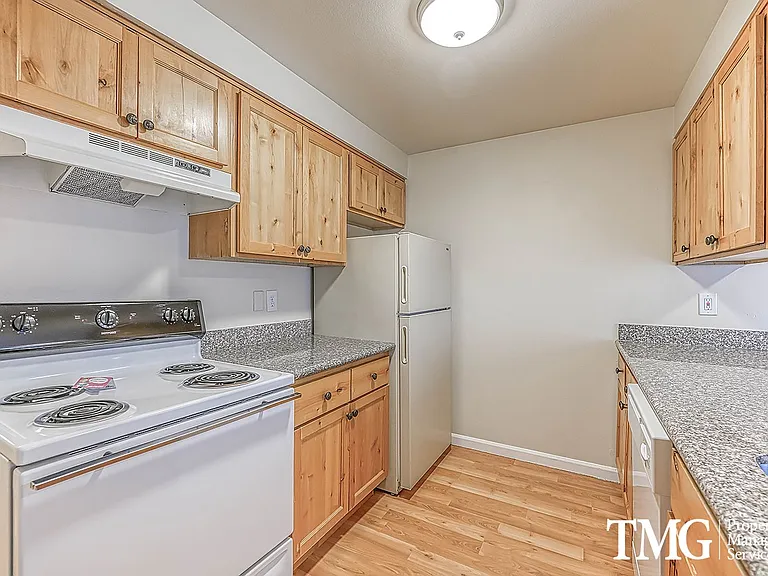 Cambria Apartments — Photo 16