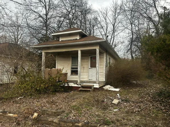 516 W Elm St, Harrisburg, IL 62946