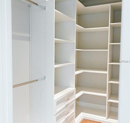 4th image of 647 N Park Ave