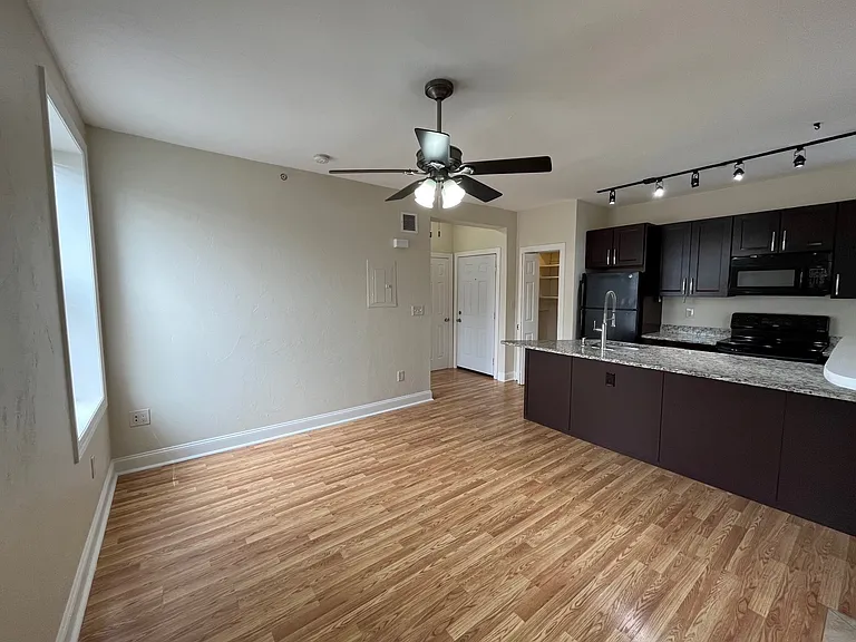 440 S Fairmount St — Photo 5