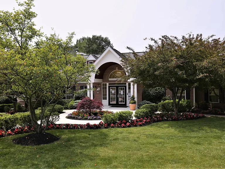 18 E Countryside Dr — Photo 27
