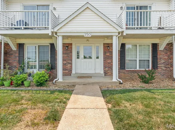 254 Carriage Ct, Washington, MO 63090