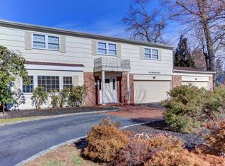 6 Woodland Rd, Roslyn, NY 11576