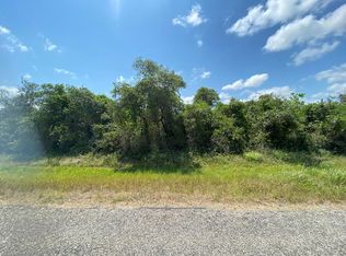 135 Saint Charles Loop W, Rockport, TX 78382