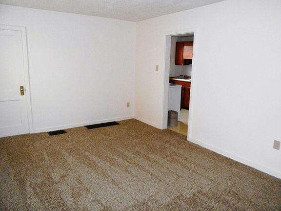 3rd image of 627 Washington Pl