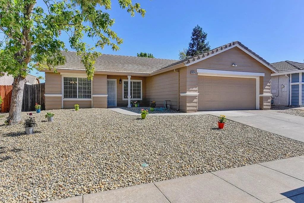 8654 Periwinkle Cir photo 1