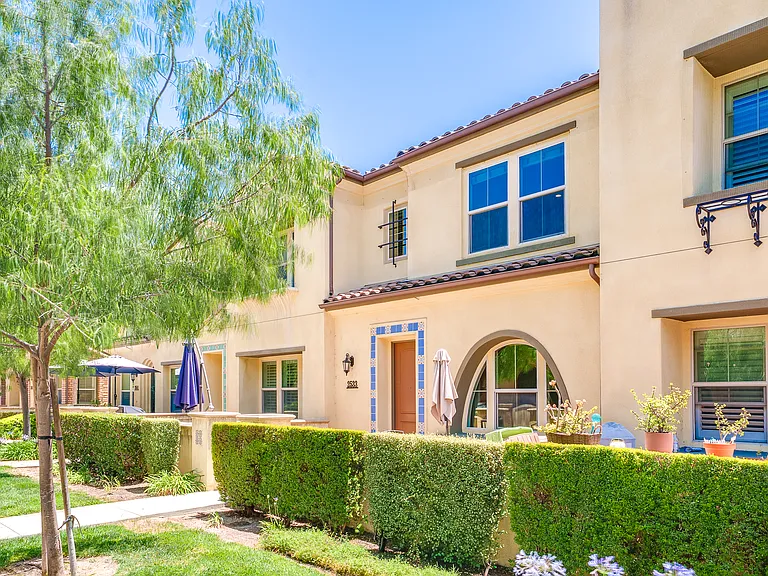 2533 Almeria Ln — Photo 25