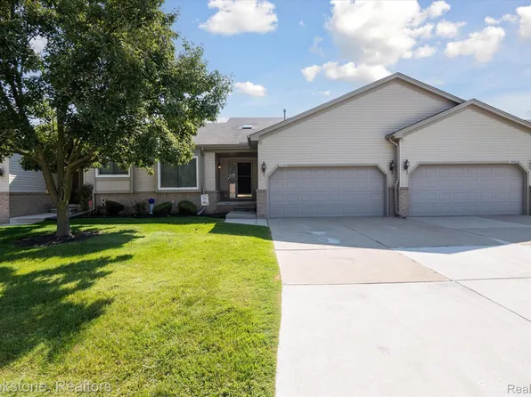 53292 Glen Oak Dr, Chesterfield, MI 48051